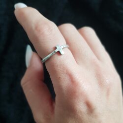 Zierliche Kreuz Ring - größenverstellbar, Stapelring, Minimalistischer Ring, Midi Rings