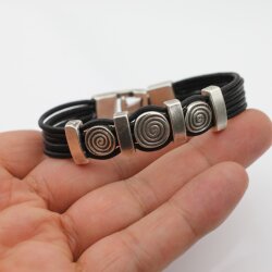 Leather bracelet, with metal elements