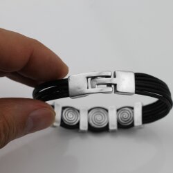 Leather bracelet, with metal elements