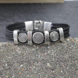 Leather bracelet, with metal elements