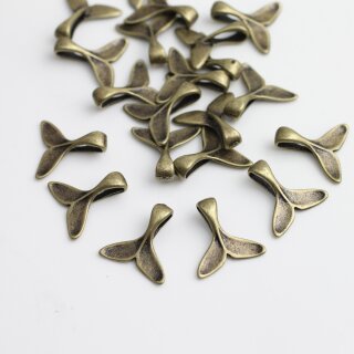 20 Antique Brass Whale Tail Pendants, Whale Fluke Charm, 3,57 €