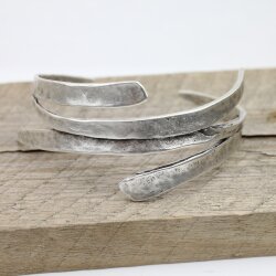 Antique Silver Hammered 4 Lines cuff bracelet