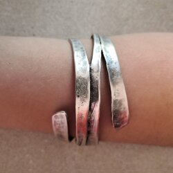 Antik Silber Hammered 4 Lines Manschettenarmband