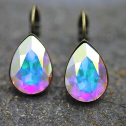 Elegant earrings with sparkling pear-shaped Swarovski crystals in an antique brass frame. Perfect for special occasions and as a stylish accessory for everyday wear.
