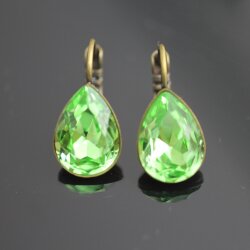 Elegant earrings with sparkling pear-shaped Swarovski crystals in an antique brass frame. Perfect for special occasions and as a stylish accessory for everyday wear.