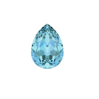 Elegant earrings with sparkling pear-shaped Swarovski crystals in an antique brass frame. Perfect for special occasions and as a stylish accessory for everyday wear. 43 Aquamarine