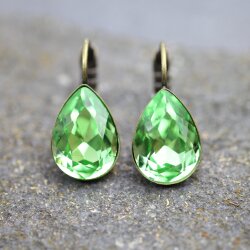 Elegant earrings with sparkling pear-shaped Swarovski...