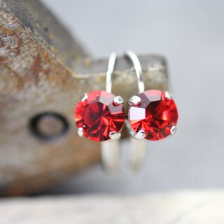 Elegante 8mm Ohrringe mit Swarovski Kristallen im Brillantschliff – Handgefertigter Schmuck 15 Light Siam