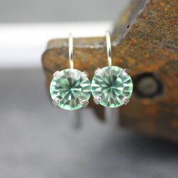 Elegante 8mm Ohrringe mit Swarovski Kristallen im...