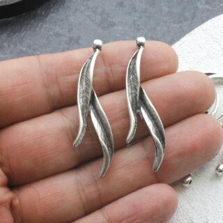 10 willow leaf Pendants