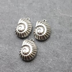 10 shell Pendants