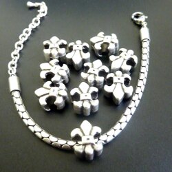 10 Fleur-de-Lys Beads