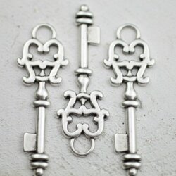 10 Antique-Look Key Pendants