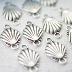 10 shell Pendants