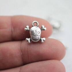 10 Skull, Deaths head Pendants