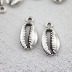 10 shell Pendants