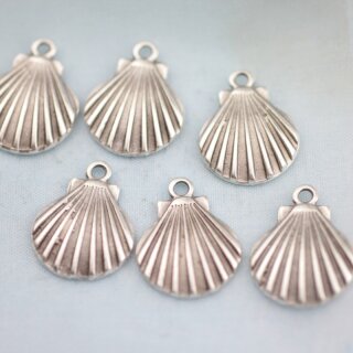 10 shell Pendants