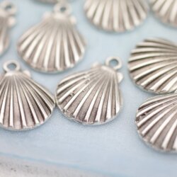 10 shell Pendants