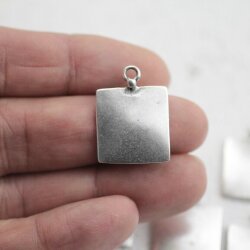 10 Tetragon Pendants