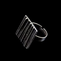 Gerafftes Rechteck, Ring, 2,3x2,3 cm, Altsilber