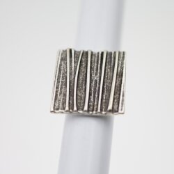 Gerafftes Rechteck, Ring, 2,3x2,3 cm, Altsilber