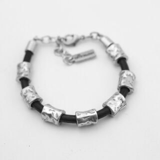 Hippes Lederarmband mit Metallrhrchen