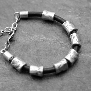 Hippes Lederarmband mit Metallrhrchen