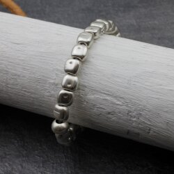 Schlichtes Armband mit Eckigen Metall Perlen mit...