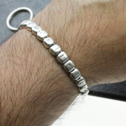 Schlichtes Armband mit Eckigen Metall Perlen mit Gummizug, unisex