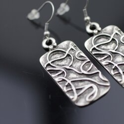 Rectangular earhooks with flourish