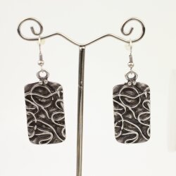 Rectangular earhooks with flourish