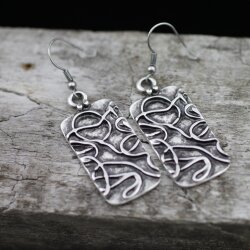 Rectangular earhooks with flourish