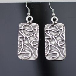 Rectangular earhooks with flourish