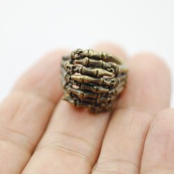 Verschränkte Skelett Finger Ring, 2,3 cm Altmessing