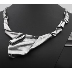 Statement-Halskette Silberfarben, Skulpturaler Collier, Einzigartiger Halsschmuck, Modernes Kunst-Design