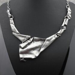 Statement-Halskette Silberfarben, Skulpturaler Collier, Einzigartiger Halsschmuck, Modernes Kunst-Design