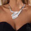 Statement-Halskette Silberfarben, Skulpturaler Collier, Einzigartiger Halsschmuck, Modernes Kunst-Design