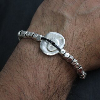 Ethno Style Armband mit Metall Elementen, Metallwrfeln