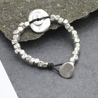 Ethno Style Armband mit Metall Elementen, Metallwrfeln