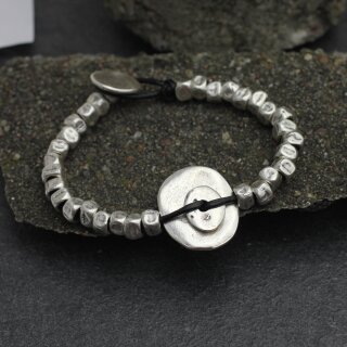 Ethno Style Armband mit Metall Elementen, Metallwrfeln