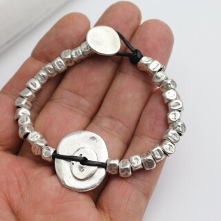 Ethno Style Armband mit Metall Elementen, Metallwrfeln