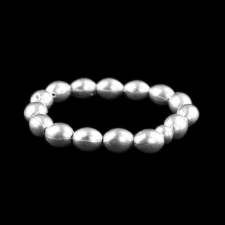 Schlichtes Armband mit ovalen Perlen mit Gummizug