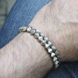 Tolles Armband mit facettierten Oktaedern