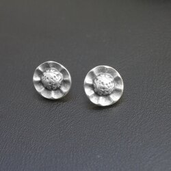 Flower stud earrings, 1,3 cm