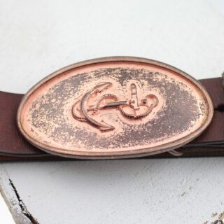 oval belt buckle