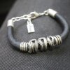 Verspieltes Lederarmband mit Gitteroptik Leder Armband Unisex