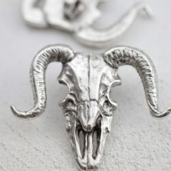 buffalo skeletal Pendant, 6x4,5 cm