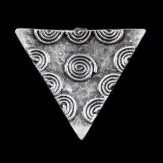 Dreieckige Brosche mit Spiralen, 5,5x6 cm