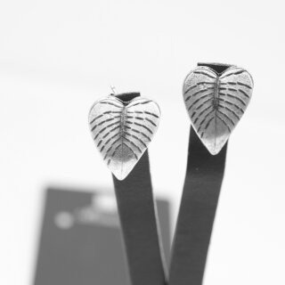 Leaf stud earrings, 2,4x1,7 cm