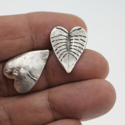 Leaf stud earrings, 2,4x1,7 cm